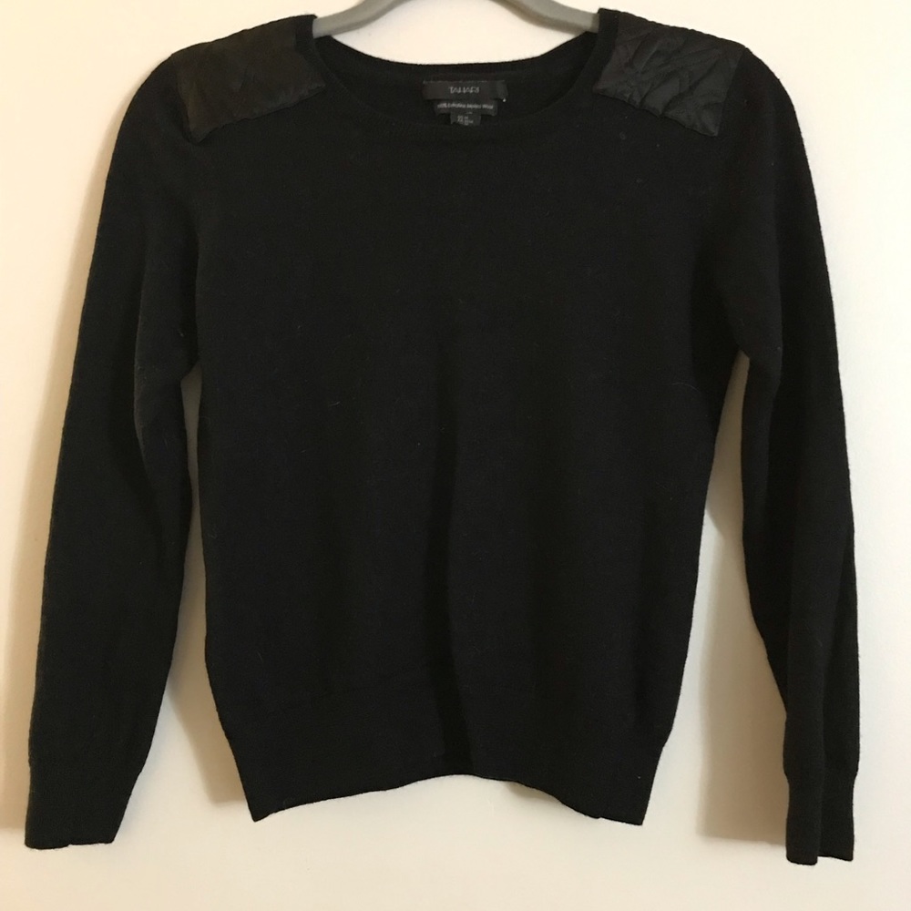 Tahari sweater